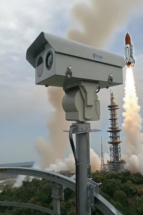 <b>775变倍镜头+光学防抖：5公里超远距火箭监控解决</b>